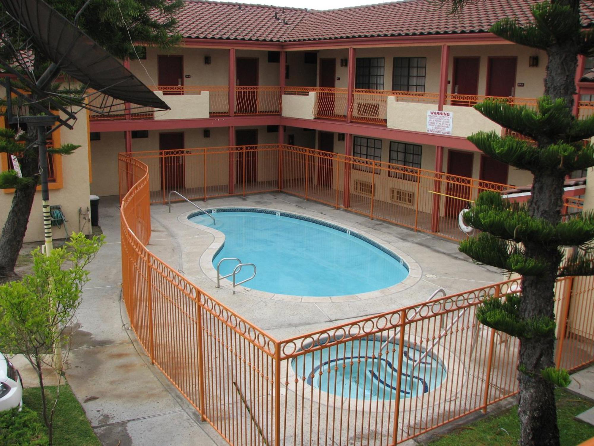 Rodeway Inn Santa Ana Exterior photo