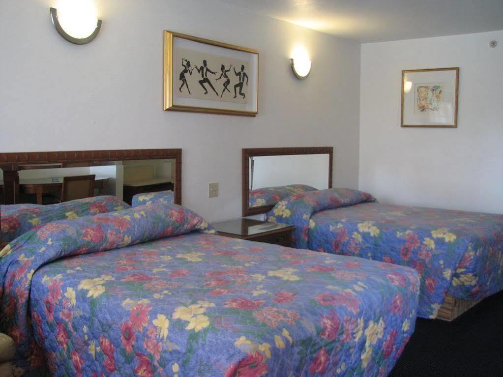 Rodeway Inn Santa Ana Exterior photo